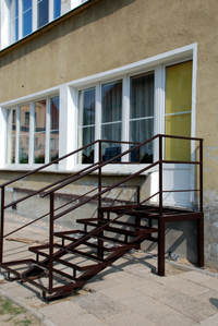 Konstrukcja pod stopnie betonowe z plytek chodnikowych